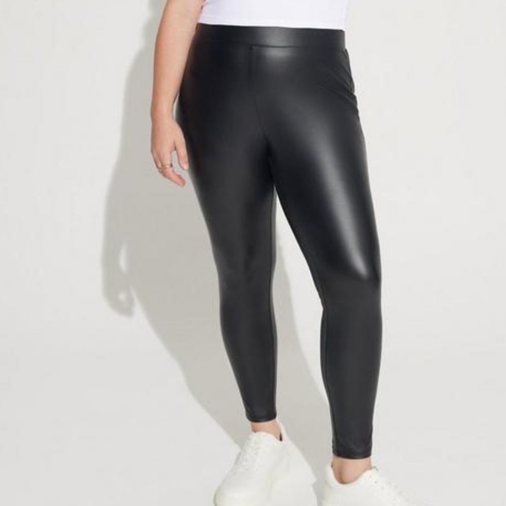 Torrid | New Full Length Signature Waist Faux Leather Legging Medium 00 - Picture 6 of 8